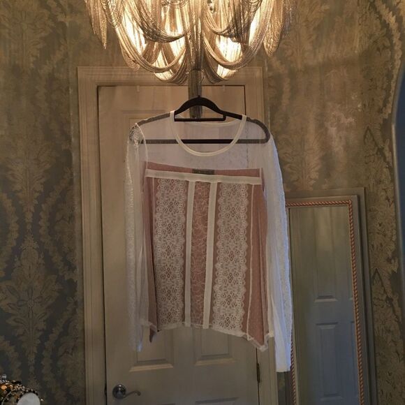 GORGEOUS WHITE BCBG with Nude Accents - Picture 7 of 8